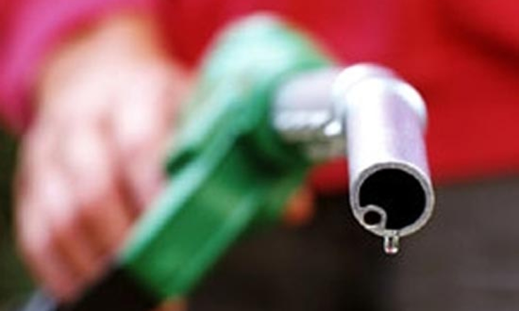 Trên sàn hàng hóa London, giá dầu thô ngọt, nhẹ Brent Biển Bắc cũng giảm 46 cent, tương ứng 0,4%, xuống còn 110,92 USD/thùng.