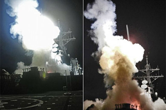 Tàu khu trục Mỹ phóng tên lửa Tomahawk vào hệ thống phòng không của Lybia. (Ảnh: Mail)