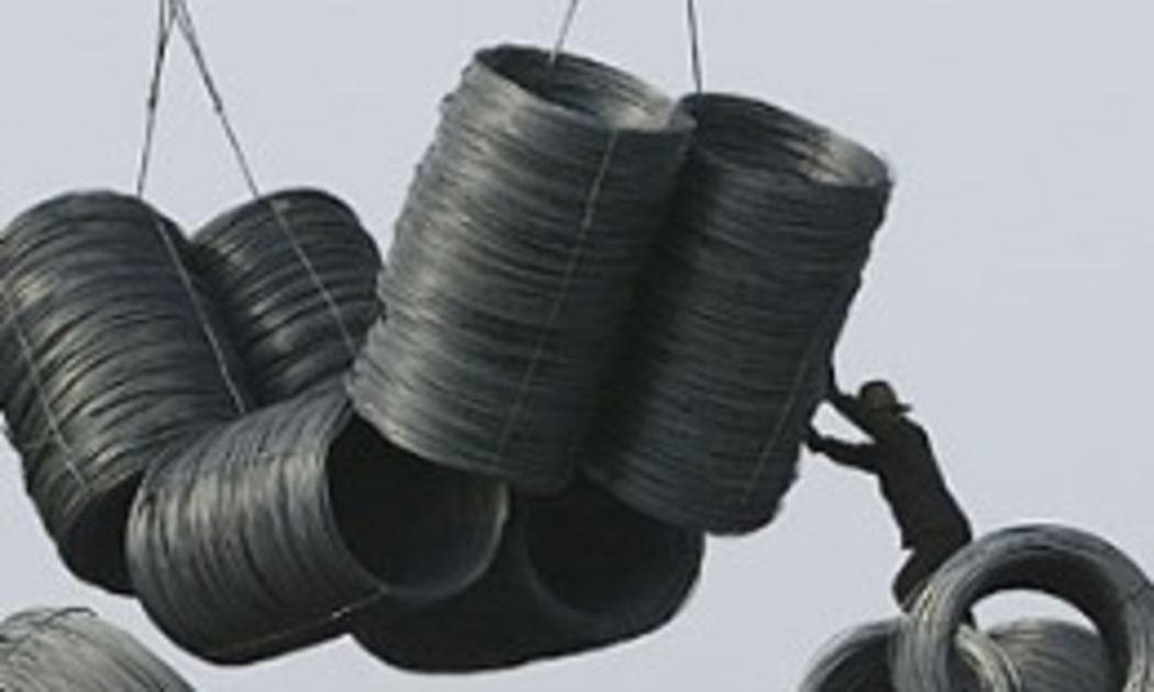 Thâm hụt thương mại của Việt Nam đang có xu hướng tăng mạnh những tháng đầu năm 2010.
