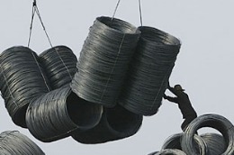 Thâm hụt thương mại của Việt Nam đang có xu hướng tăng mạnh những tháng đầu năm 2010.