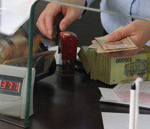 Lượng cho vay đầu tư chứng khoán của các ngân hàng hiện vẫn chỉ chiếm một tỷ lệ nhỏ so với giới hạn cho phép - Ảnh: Quang Liên.