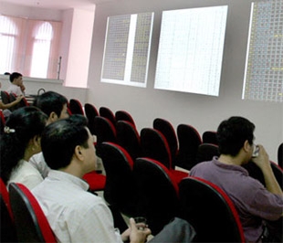 Cùng với sự đổ dốc mạnh của VN-Index, qua phiên này lo ngại đang tập trung ở hướng vận động của HASTC-Index trên sàn Hà Nội - Ảnh: VNN.