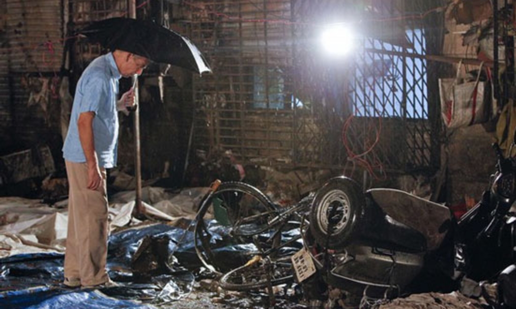 Cảnh tan hoang sau vụ đánh bom ở Mumbai tối 13/7 - Ảnh: Reuters.