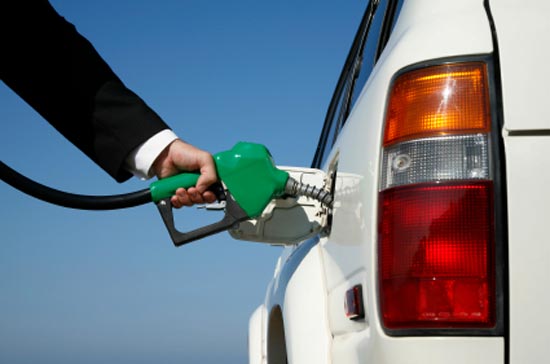 Tuy nhiên không may mắn như dầu thô, giá xăng giao tháng 12 chỉ tăng nhẹ 0,1%, lên 2,634 USD/gallon.
