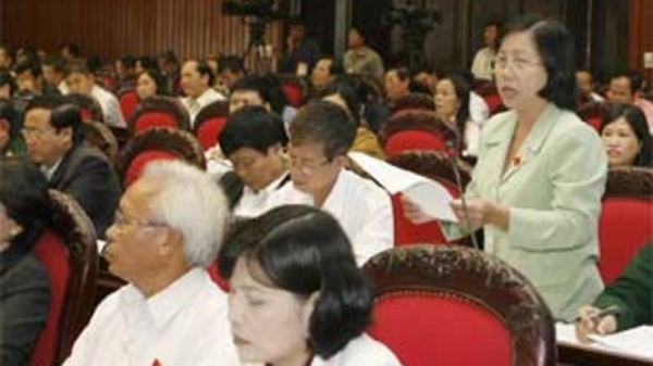 Ngành giáo dục chăm ngọn, bỏ gốc?