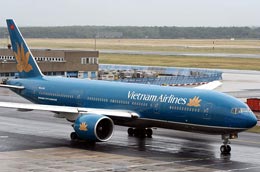 Gần 4.800 hành khách của Vietnam Airlines đã bị lỡ chuyến do ảnh hưởng của cơn bão số 11.