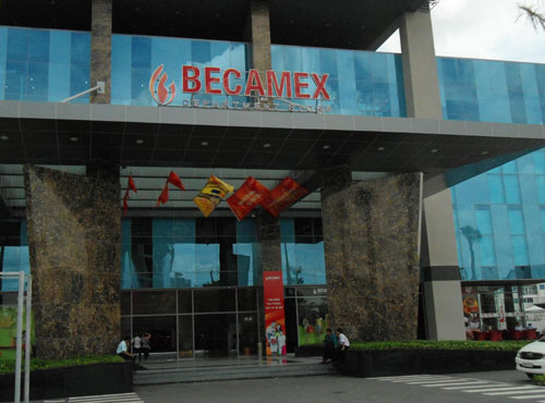Becamex có vốn điều lệ 13.170 tỷ đồng, tương đương 1.317.000.000 cổ 
phần, trong đó 671.670.000 cổ phần nhà nước nắm giữ chiếm 51% vốn điều 
lệ.