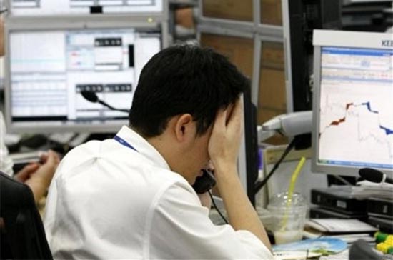 Ở thời điểm này, các ngân hàng tại Mỹ vẫn đang ra sức “dọn dẹp” bảng cân đối kế toán đầy rẫy những khoản nợ xấu của họ - Ảnh: AP.