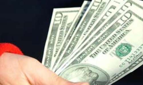 Quanh “đôi hài bảy dặm” của tỷ giá