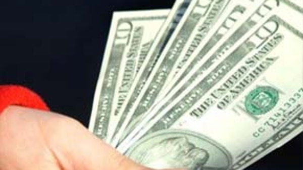 Quanh “đôi hài bảy dặm” của tỷ giá