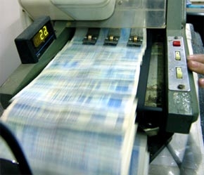 Tiền đang đọng tại các ngân hàng.