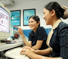 Các chuyên viên đồ họa làm việc tại Trung tâm Công nghệ phần mềm Tp.HCM (SPP) - Ảnh: TT.