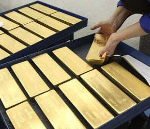 Tuần trước là tuần ít biến động của giá vàng, với giá vàng kỳ hạn tăng 0,2%, giá vàng giao ngay tăng 1,3%, giá vàng trong nước hầu như không thay đổi - Ảnh: Reuters.