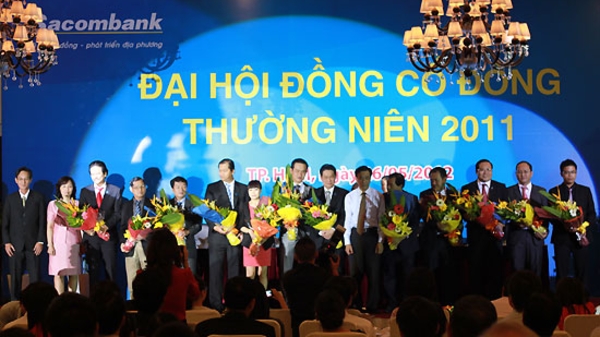Xử phạt 3 cổ đông “ngấm ngầm” thâu tóm cổ phiếu Sacombank