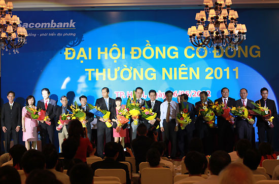 Sau khi Sacombank đại hội cổ đông bầu nhân sự, thì thị trường mới biết Ngân hàng này có thêm cổ đông lớn.