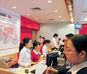 Nhân viên ngành tài chính - ngân hàng liên tục bị "săn".