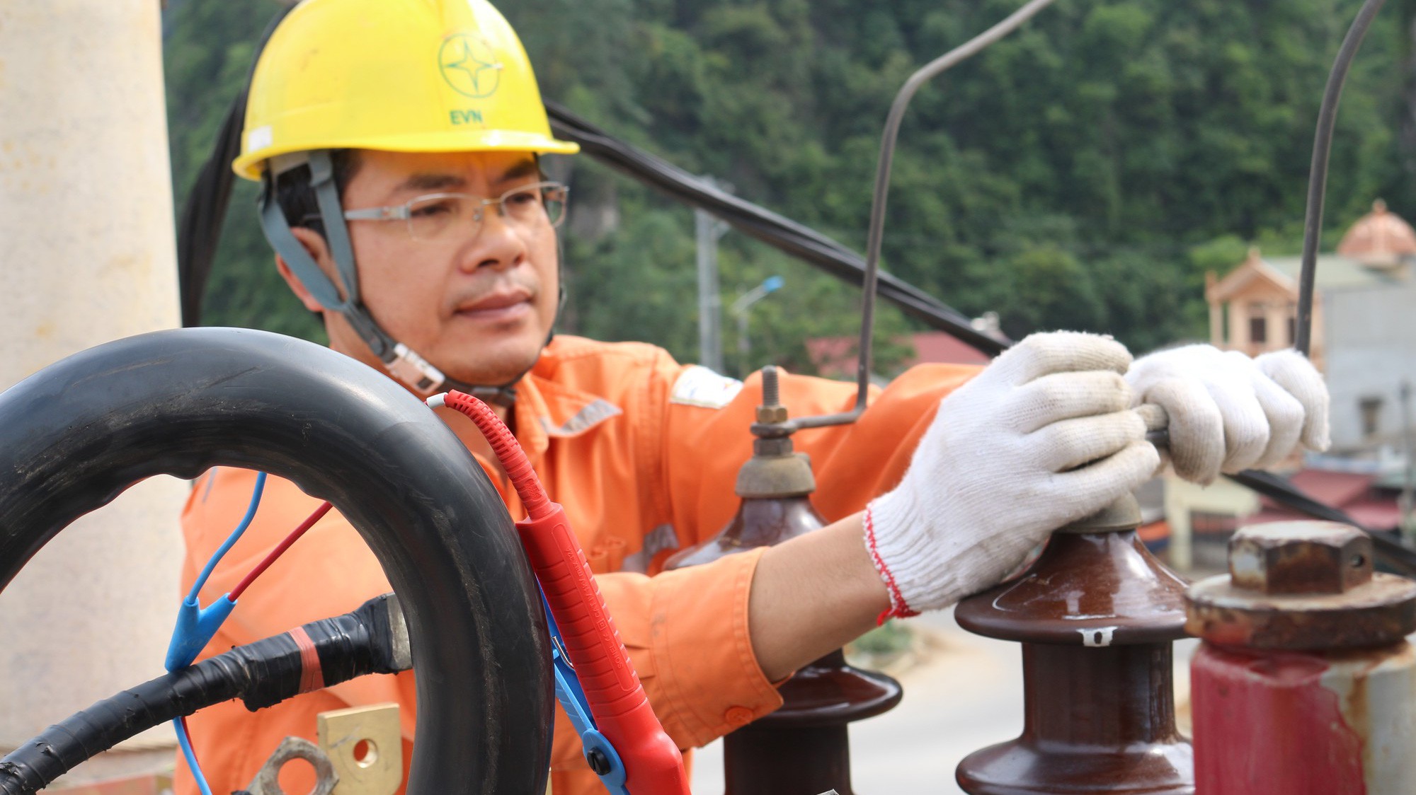 Trong tháng 5/2019, Tổng công ty tiếp tục tăng cường các giải pháp đảm bảo cung ứng điện an toàn, ổn định cho khách hàng.