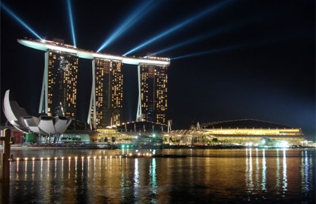 Khu phức hợp giải trí Marina Bay Sands ở Singapore. Ngoài nước này, Las Vegas Sands đã có nhiều kinh nghiệm hoạt động tại Mỹ và Macao (Trung Quốc).