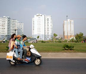 Một vấn đề rất nóng hổi hiện nay là việc đưa đất (kể cả đất thuê) vào xác định giá trị doanh nghiệp.