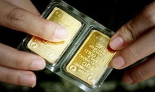 Vàng tiếp tục mất giá