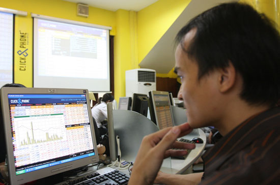 Click&Phone đã tăng vốn điều lệ từ 30 tỷ đồng lên 135 tỷ đồng với sự tham gia góp vốn 49% của Tập đoàn Tài chính Golden Bridge (Hàn Quốc).