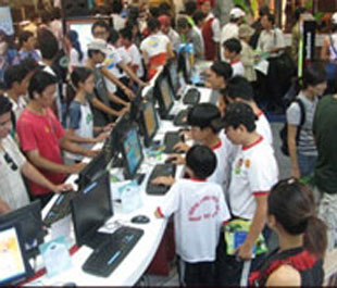 Các game thủ tại ISGAF 2007.