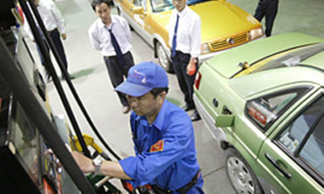 Trung Quốc tạm thời chưa có quyết định loại bỏ trần giá xăng dầu trong nước.