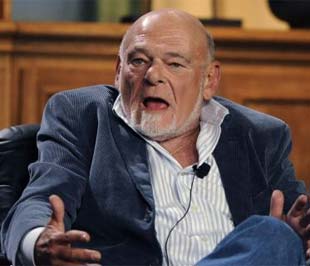 Ông Sam Zell, Giám đốc Tribune Company, tỷ phú địa ốc làm báo - Ảnh: Reuters.