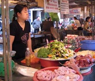 "Còn thiếu một chế tài xử lý nghiêm minh các trường hợp vi phạm về vệ sinh an toàn thực phẩm."