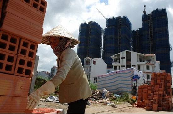 Năng suất lao động xã hội của Việt Nam năm 2010 đạt 40,3 triệu đồng/người, chỉ tương đương với 2.067 USD, thấp xa so với các con số tương ứng của một số nước - Ảnh: Getty.