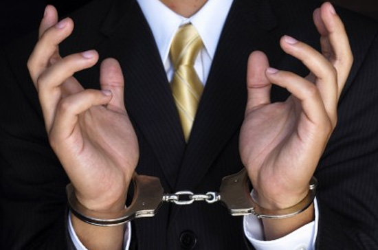 Đã có một danh sách khá dài các tỷ phú và cựu tỷ phú gặp rắc rối với luật pháp.