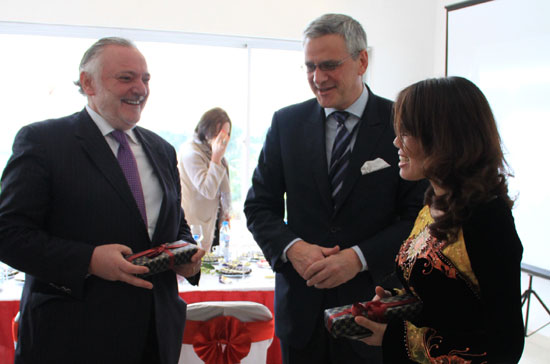 Phái đoàn của Chính phủ Bỉ thăm Công ty Cổ phần Chocolate Bỉ (Belcholat) tại Hà Nội.