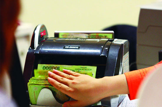 Với 5 gánh nặng cùng lúc trên vai, lãi suất vẫn sẽ có những bước đi khó khăn và thận trọng trong thời gian tới.