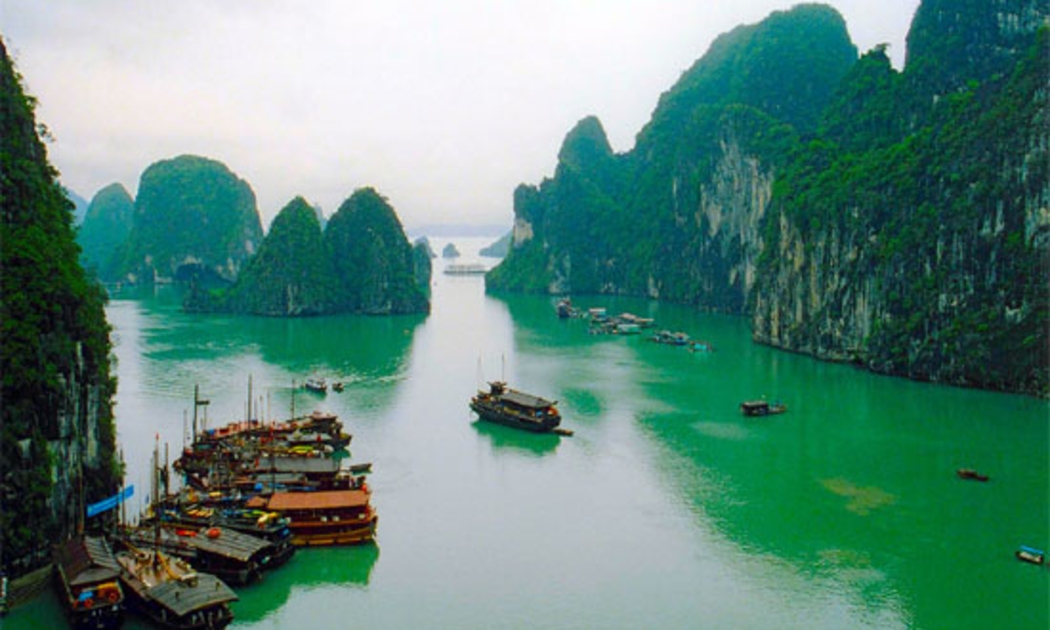 Để lại 100% nguồn thu phí tham quan vịnh Hạ Long là một trong những giải pháp tạo vốn xây dựng đặc khu kinh tế được Quảng Ninh đề xuất.