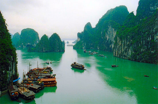 Để lại 100% nguồn thu phí tham quan vịnh Hạ Long là một trong những giải pháp tạo vốn xây dựng đặc khu kinh tế được Quảng Ninh đề xuất.