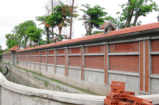 Một góc khu đất rộng hơn 4.000 m2 của con trai Bí thư Bùi Thanh Quyến tại Hải Dương. Để tránh những lình xình không đáng có, con đường lâu dài vẫn phải là minh bạch tài sản quan chức để người dân có thể giám sát - Ảnh: Hải Phong.