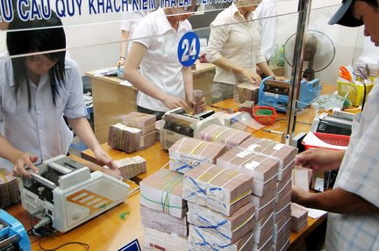 Một số ngân hàng cổ phần chủ động áp lãi suất cho vay thấp để cạnh tranh thu hút khách hàng tốt.