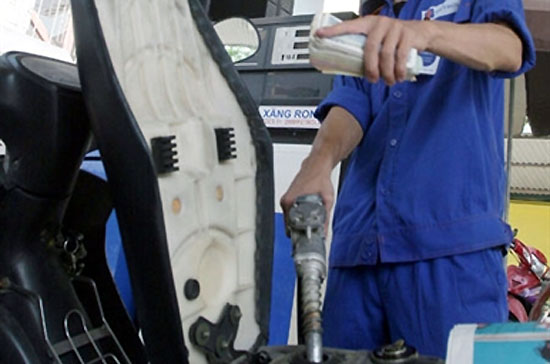 Nội dung thanh tra và kiểm tra tập trung vào việc chấp hành các quy định của nhà nước trong việc thực hiện đăng ký giá và các yếu tố hình thành giá bán xăng dầu.