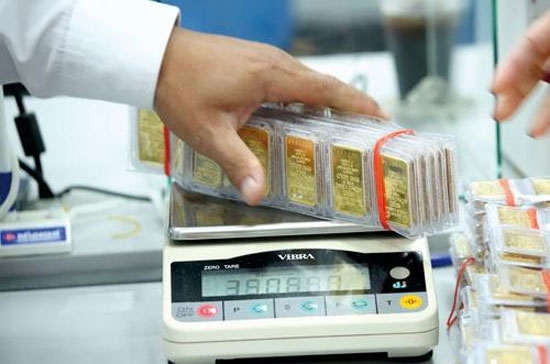 Thời gian qua một số ngân hàng nhận giữ hộ vàng cho khách hàng nhưng lại trả lợi tức khá cao, từ 3% - 4,6%/năm.