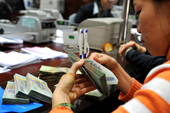 Thời gian gần đây thanh khoản hệ thống đã cải thiện, thậm chí có hiện tượng vốn khả dụng của các ngân hàng lớn dư thừa. Tuy nhiên, hoạt động cho vay ra vẫn khó đẩy mạnh... - Ảnh: Hoàng Hà.