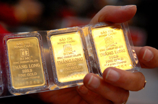 Tính đến thời điểm hiện tại, thì thiệt hại rõ nhất đối với những người dân nắm giữ vàng miếng “phi SJC” là về giá.