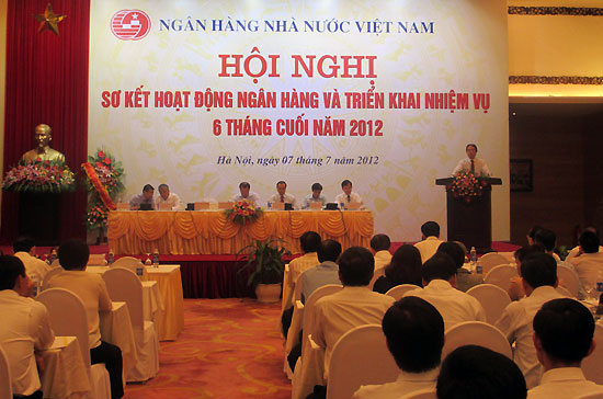 Lãi suất, tín dụng và nợ xấu là những vấn đề được tập trung thảo luận tại hội nghị ngành ngân hàng sáng nay.