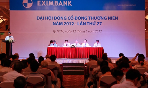 Cổ đông Eximbank chất vấn khoản đầu tư vào Sacombank