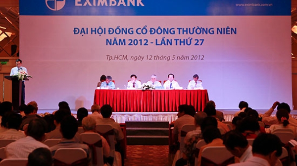 Cổ đông Eximbank chất vấn khoản đầu tư vào Sacombank