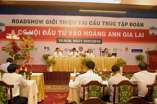 “Các nông trường cao su và quỹ đất của HAGL có giá trị thị trường cao hơn rất nhiều so với giá trị sổ sách mà Fitch đã không tính tới. Đã vậy, Fitch còn chiết khấu giảm giá trị của những tài sản này thì quá phi lý”.