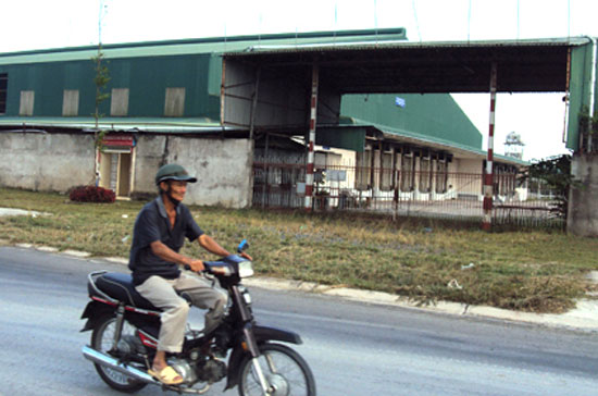 Một nhà máy chế biến cá tra tại Cụm công nghiệp Thốt Nốt (Cần Thơ) đã ngưng hoạt động từ năm 2011 đến nay - Ảnh: Tuổi trẻ.