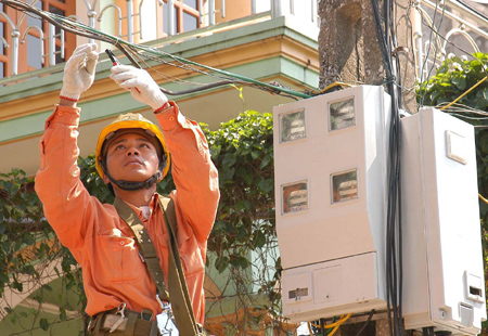 Tại thời điểm hiện nay, Nhà nước vẫn quy định khung giá đối với giá phát điện, giá bán buôn điện.