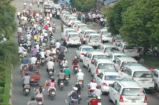Chuyện của Vinasun cũng là một trong số nhiều kinh nghiệm “tránh bão” của doanh nghiệp, dựa trên nguyên tắc cơ bản: chỉ tập trung vào ngành nghề cốt lõi, không đầu tư dàn trải.