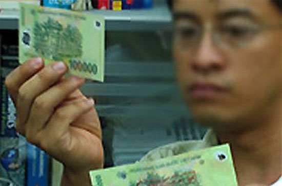 Theo Cục Phát hành và Kho quỹ, cho đến nay, các loại tiền giả polymer đã thu giữ đều có thể dễ dàng nhận biết bằng tay, mắt thường.