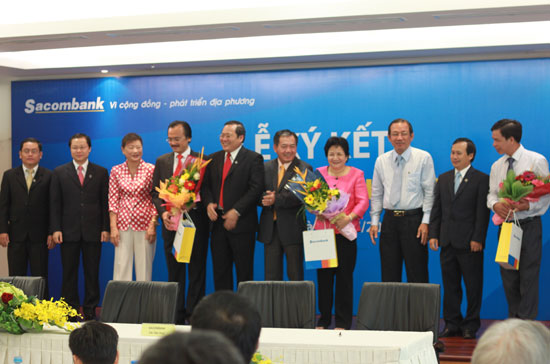 Các khoản vay ký sáng nay có hạn mức từ 30 - 300 tỷ đồng/doanh nghiệp với thời hạn vay tối đa 6 tháng.